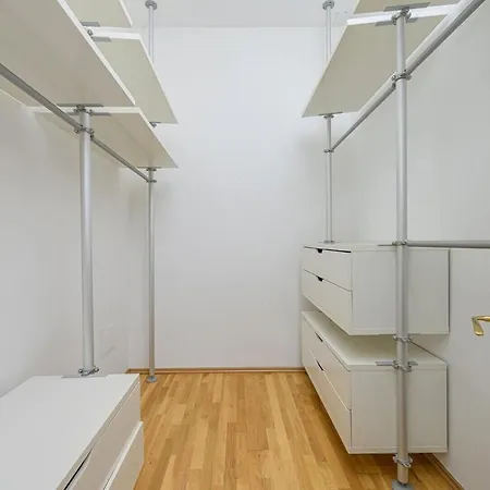 Dictumfactum Noble Old Town *